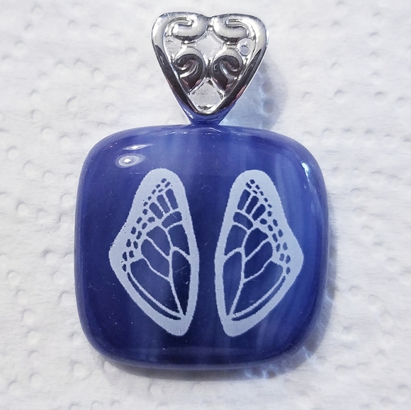 Jewelry - Purple/white 🦋 butterfly wings glass pendant